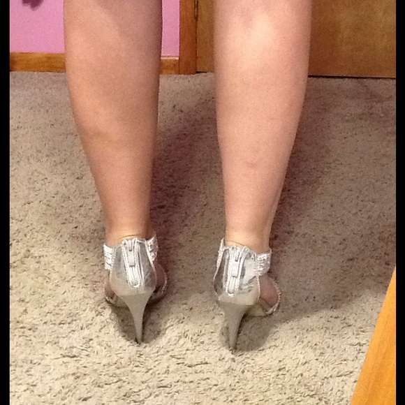 Shoes - Picture 4 of 6