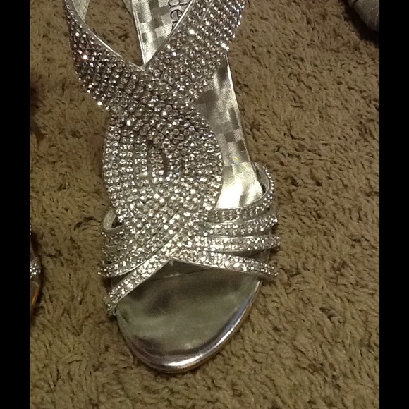 Shoes - Picture 5 of 6