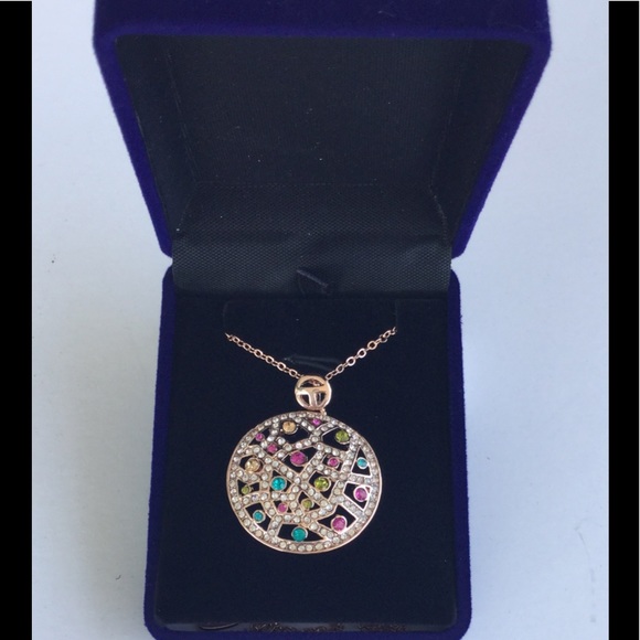 Riakoob Jewelry - Rose Gold Pendant with Swarovski Crystals Riakoob Jewelry - Rose Gold Pendant with Swarovski Crystals