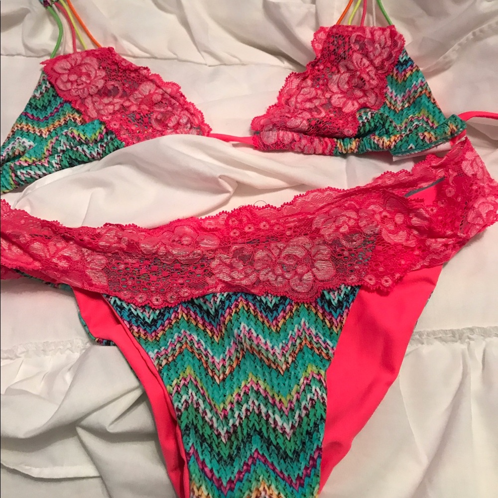 Beach bunny astro pop bikini small top LG bottom