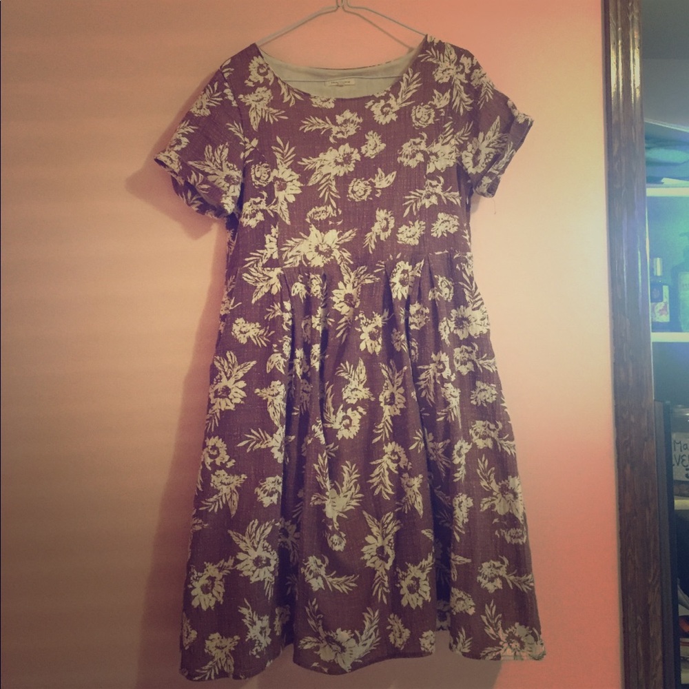 Super flattering dress, and has been worn ONCE!