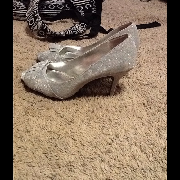 Shoes - Picture 2 of 5