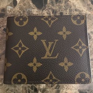 Louis Vuitton Monogram Men's Bi Fold Wallet Louis Vuitton Monogram Men's Bi Fold Wallet