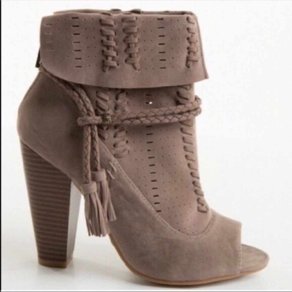 Pick 2 for 20sale! Tan peep toe heels*