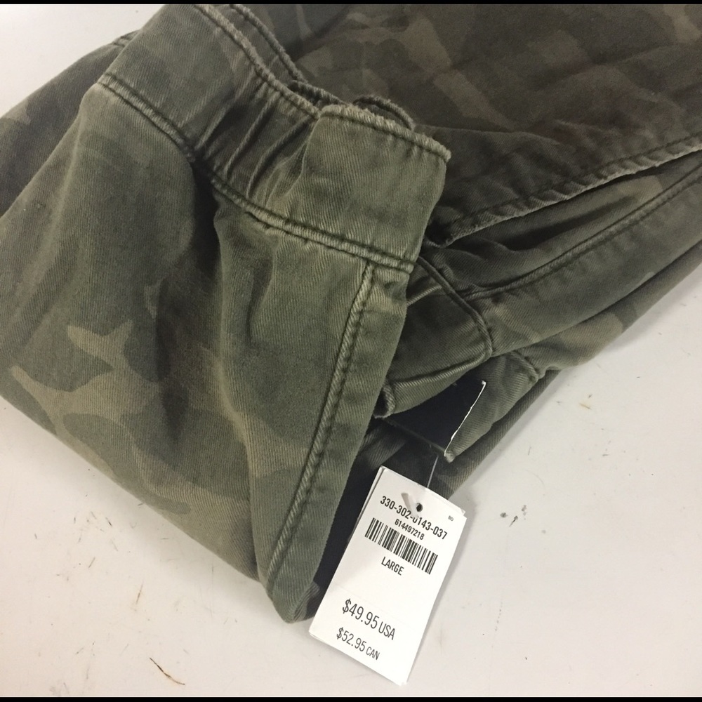 NWT American Eagle Camo Joggers size large
