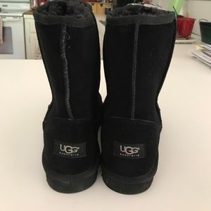 Medium Length Black Uggs!! Size 8