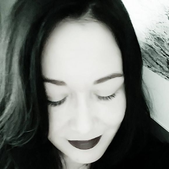 Meet your Posher, Jennifer - Picture 1 of 1