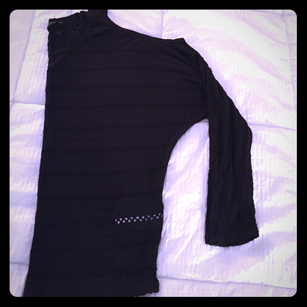 Guess black cold-shoulder 3/4 sleeve top