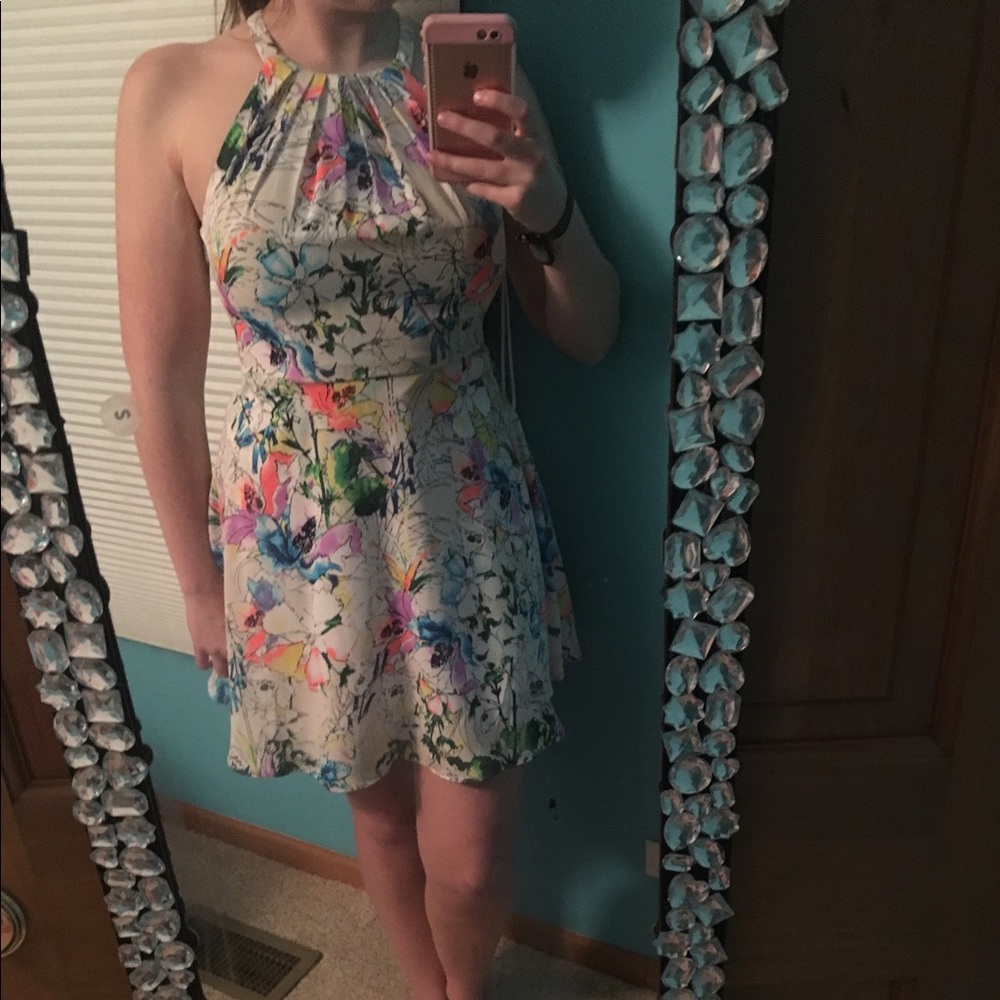 Fun dress with floral pattern!