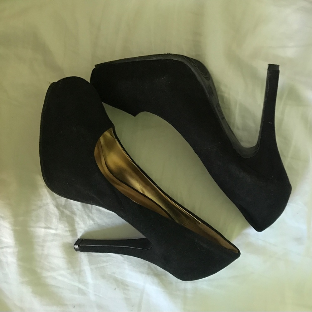 Mossimo black suede heels