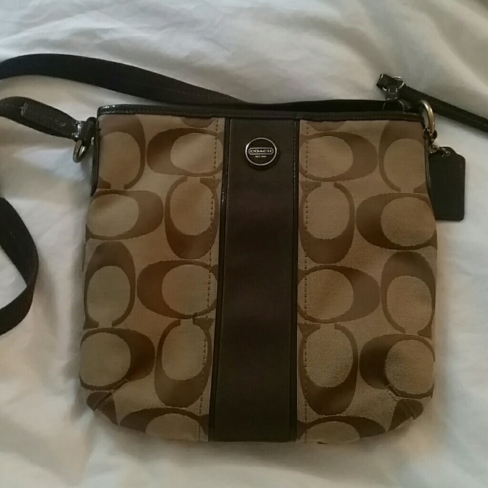 Signature strip duffle bag F21905