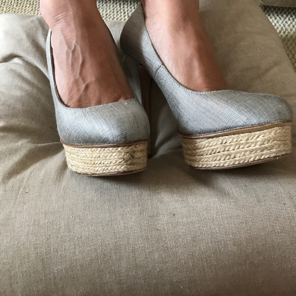 🎉HOST PICK🎉Pelle Moda Silk Platform Heels