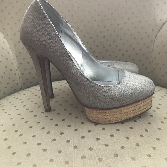 🎉HOST PICK🎉Pelle Moda Silk Platform Heels - Picture 4 of 8