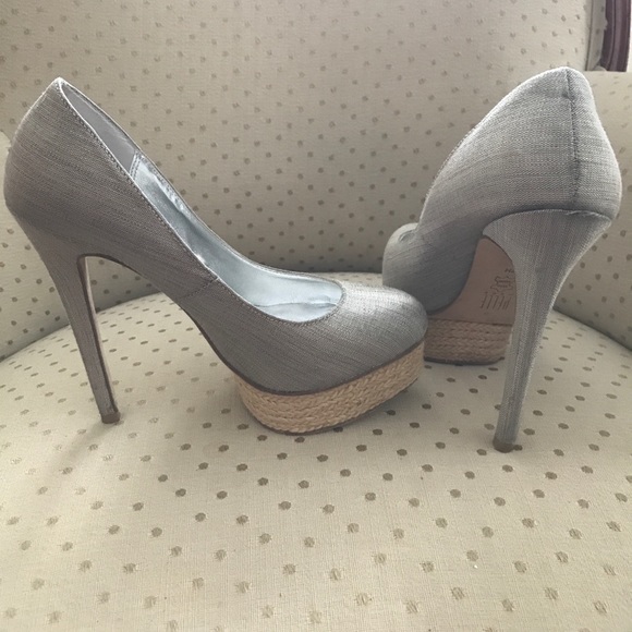 🎉HOST PICK🎉Pelle Moda Silk Platform Heels - Picture 6 of 8