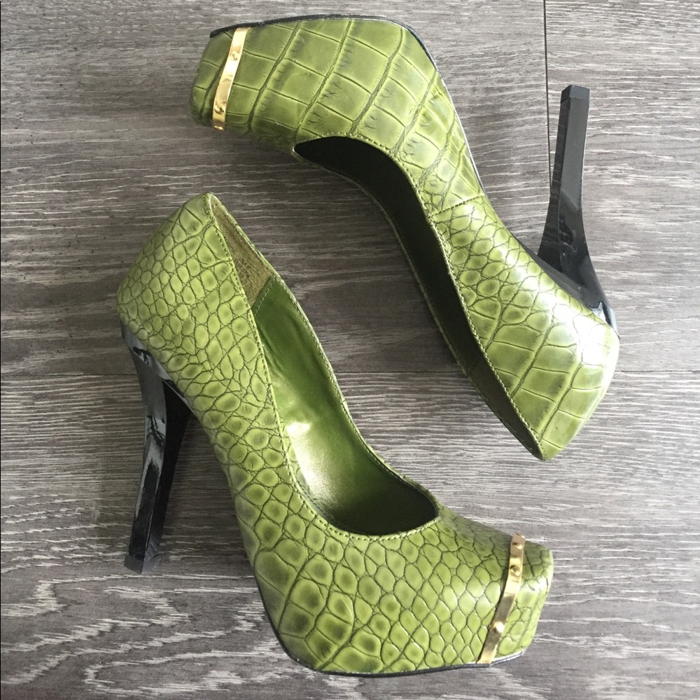 Christian Siriano green snakeskin pumps