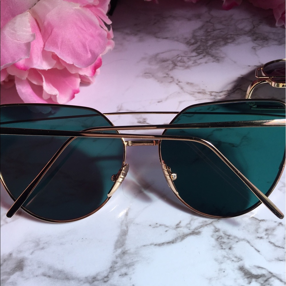 ❗️Restocked! "Ava" Rose Gold Mirror Sunglasses ☀️ - Picture 6 of 7