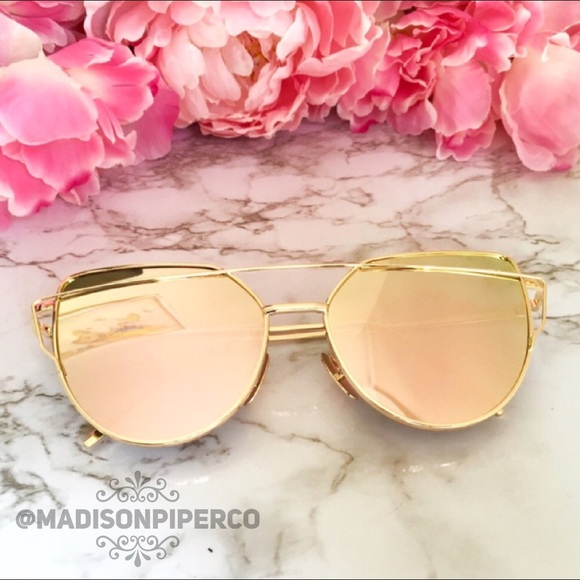 ❗️Restocked! "Ava" Rose Gold Mirror Sunglasses ☀️ - Picture 3 of 7
