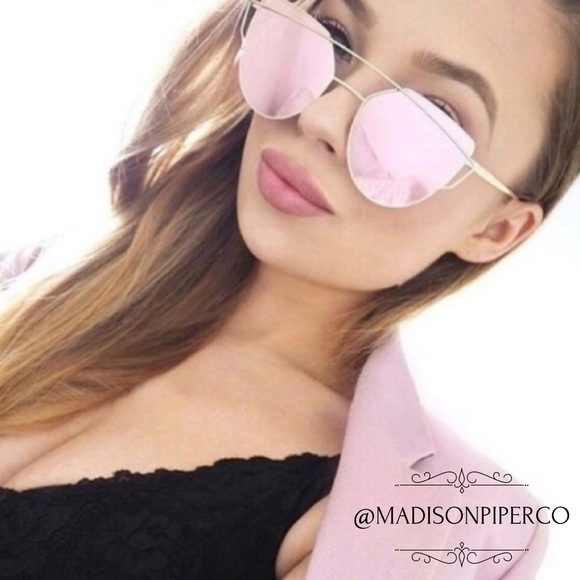 ❗️Restocked! "Ava" Rose Gold Mirror Sunglasses ☀️ - Picture 2 of 7