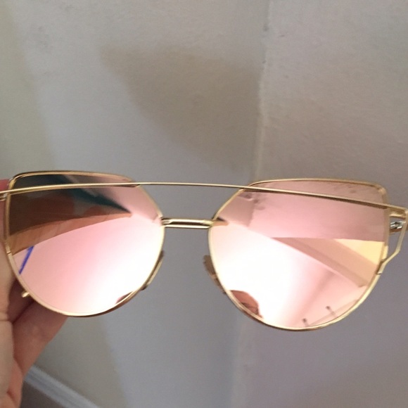 ❗️Restocked! "Ava" Rose Gold Mirror Sunglasses ☀️ - Picture 7 of 7