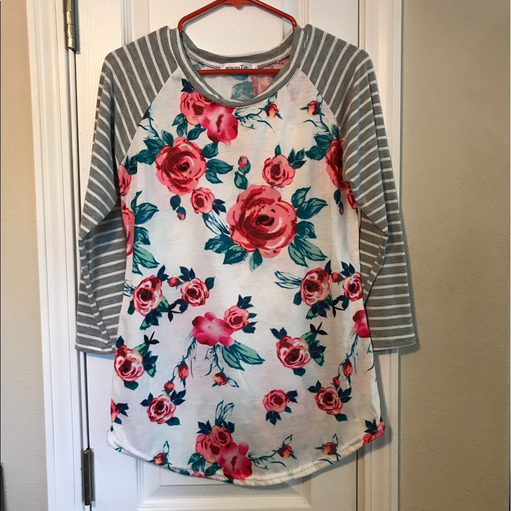 Floral 3/4 length sleeve shirt