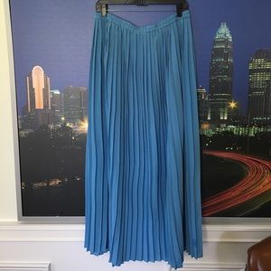 Sky blue accordion maxi skirt w/ side slit