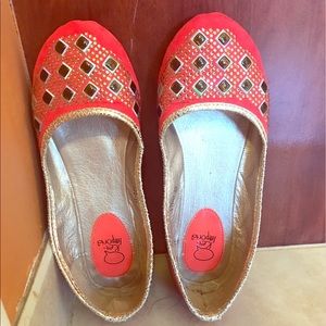 CLOSET CLEAROUTgorgeous neon orange studded flats