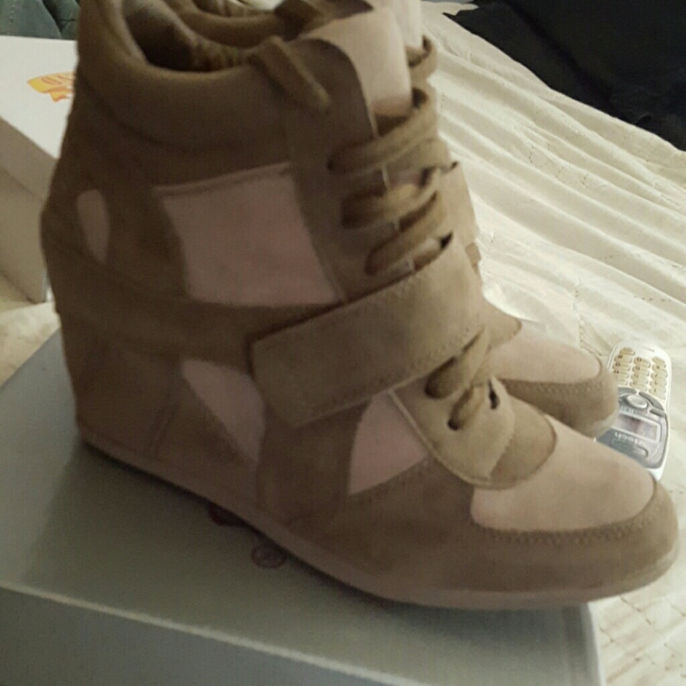 NEW Lace up wedge sneakers taupe new