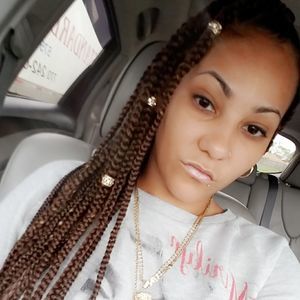 Meet your Posher, Mona