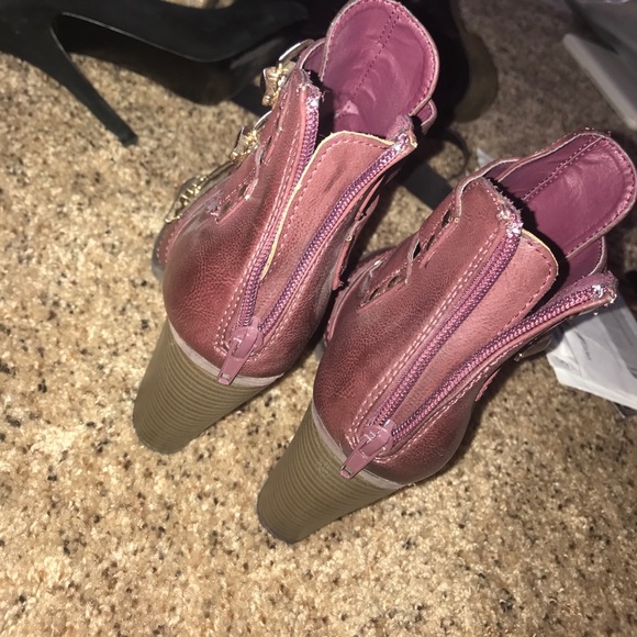 MAROON JUST FAB BOOTIES - Picture 4 of 4