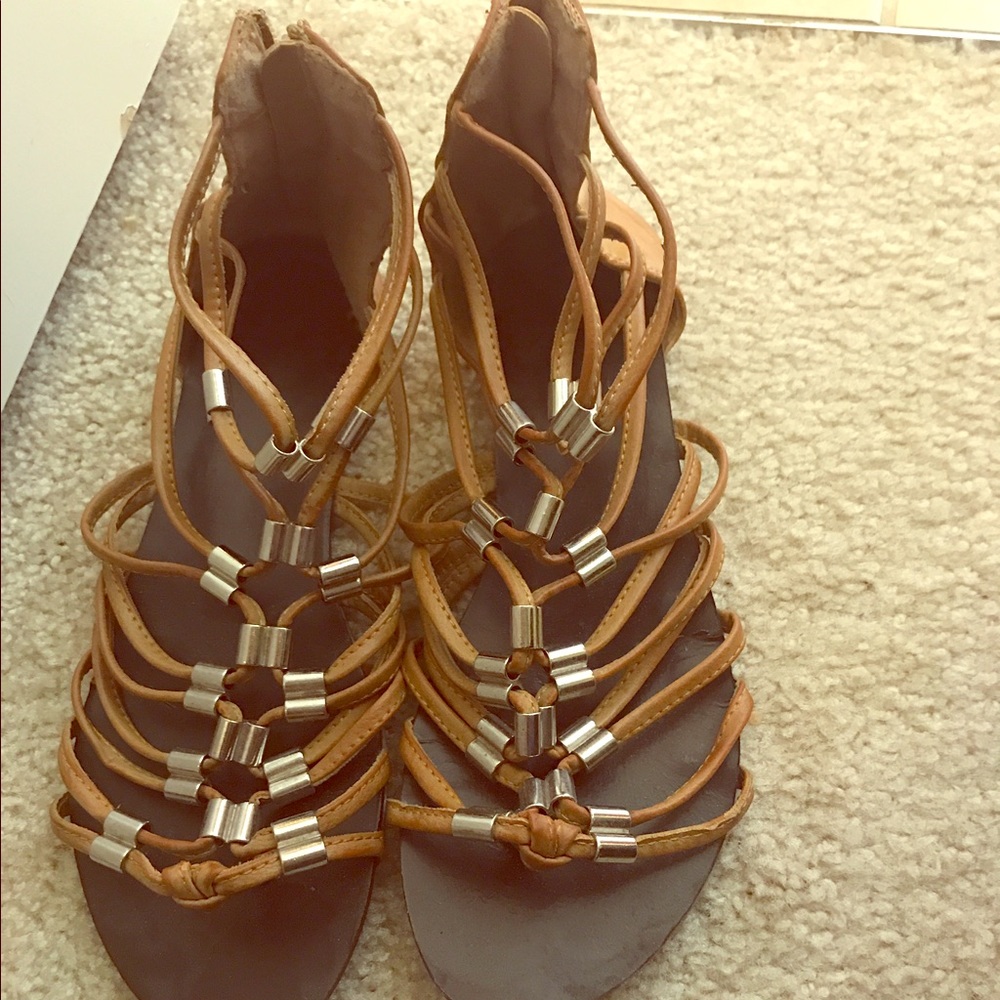 Great brown flats! Perfect for spring/summer!