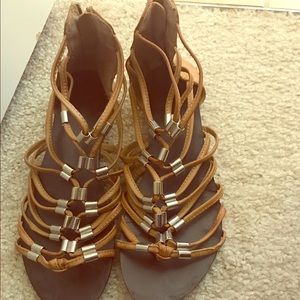 Great brown flats! Perfect for spring/summer!