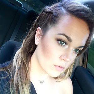 Meet your Posher, Courtney