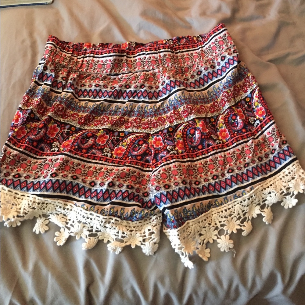 Printed tribal shorts with flower lace trim