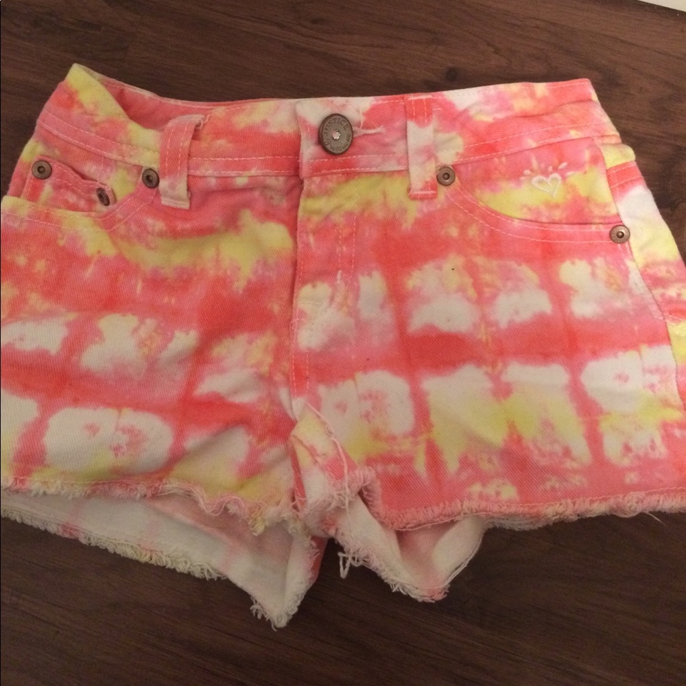 NWOT!! Cute tie die Justice shorts!