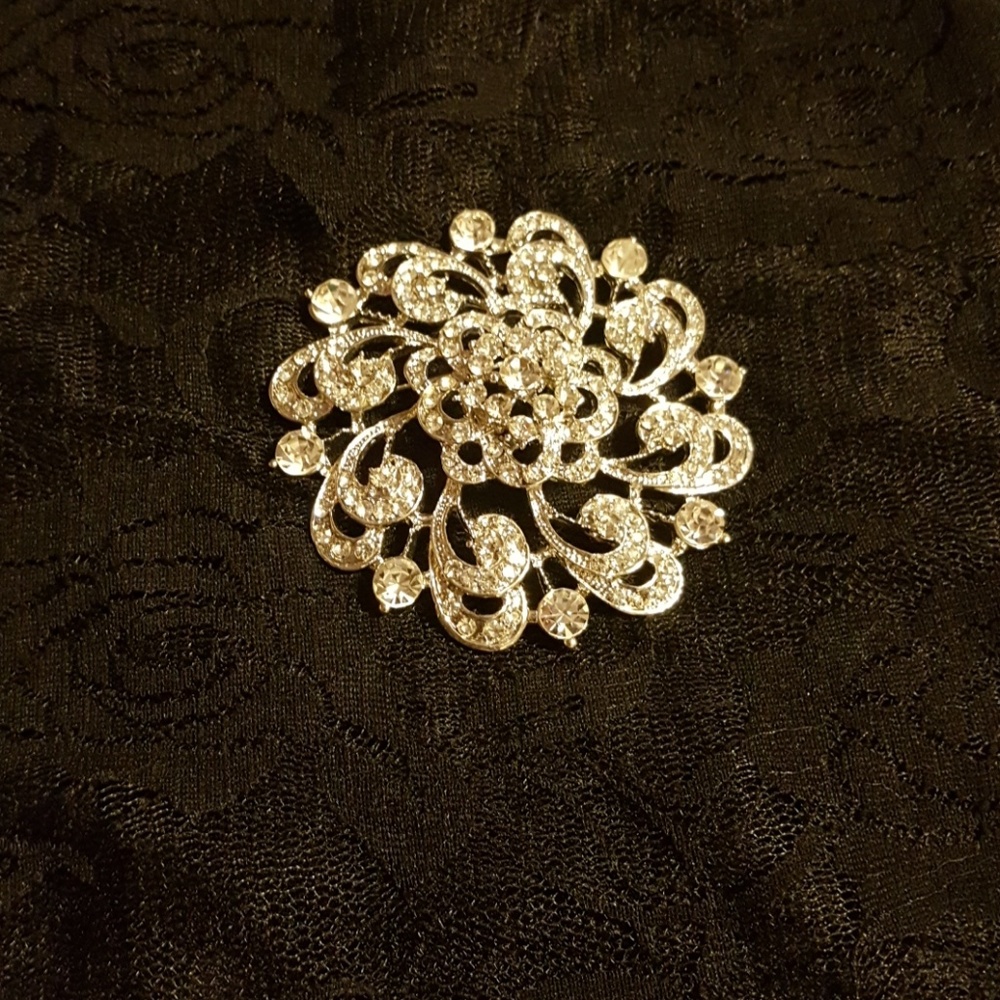 Bling gorgeous brooch pin