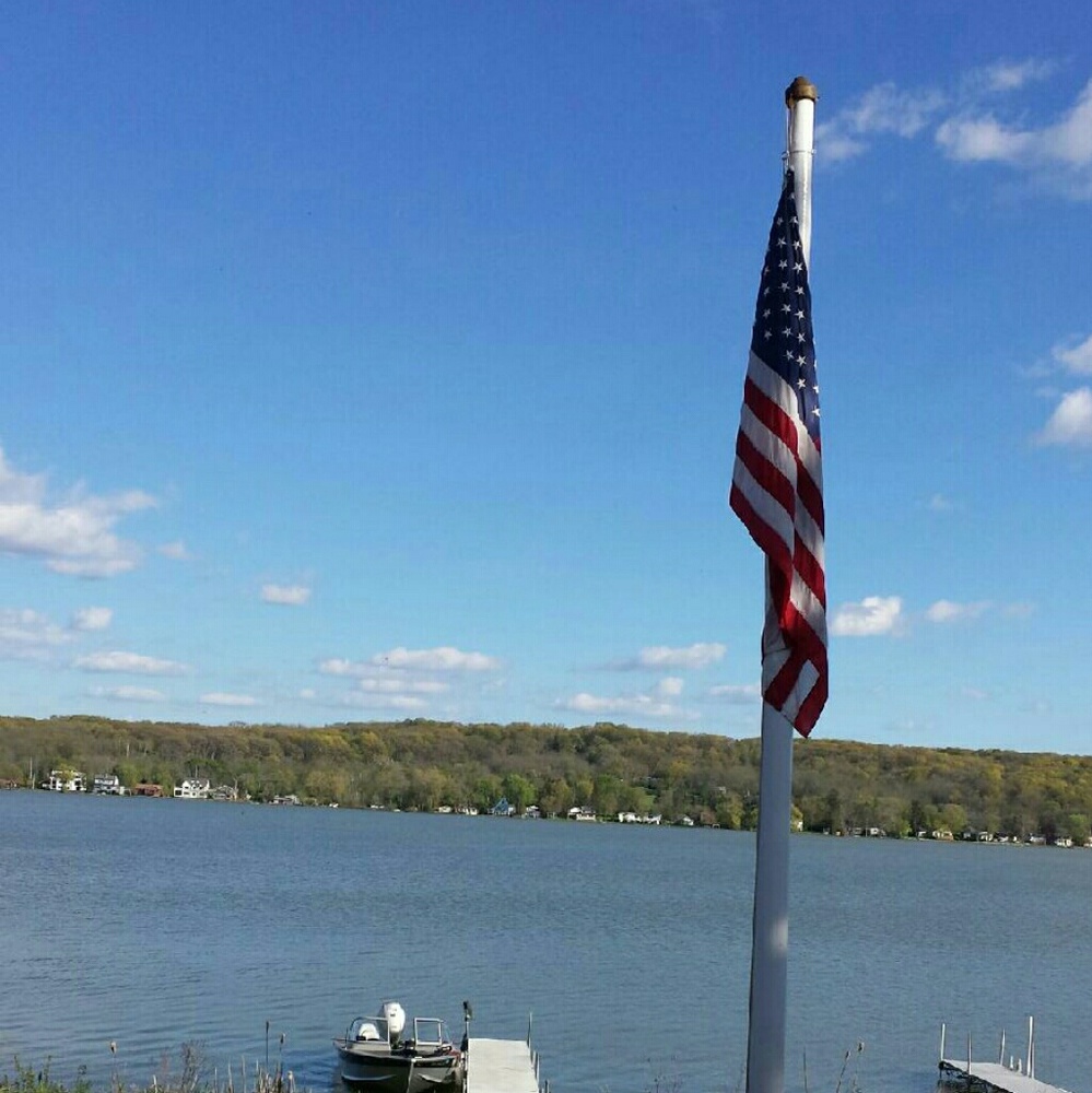 Meet your Posher, Hokly