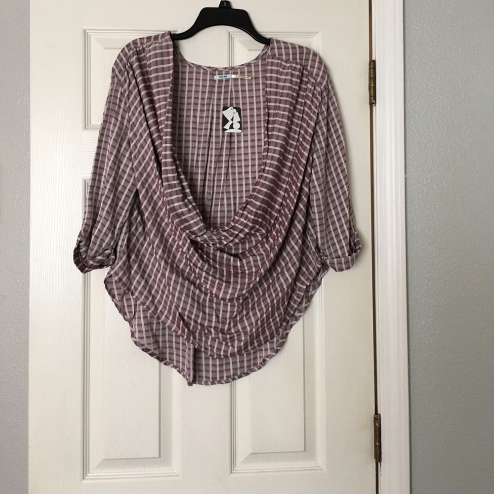 Host pick!!! Flowy top with opened front
