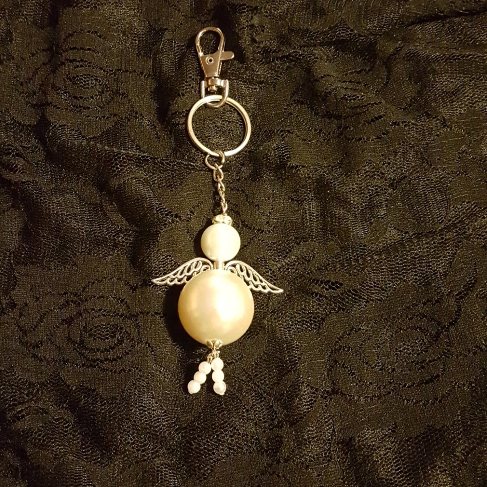 Big angel pearl keychain
