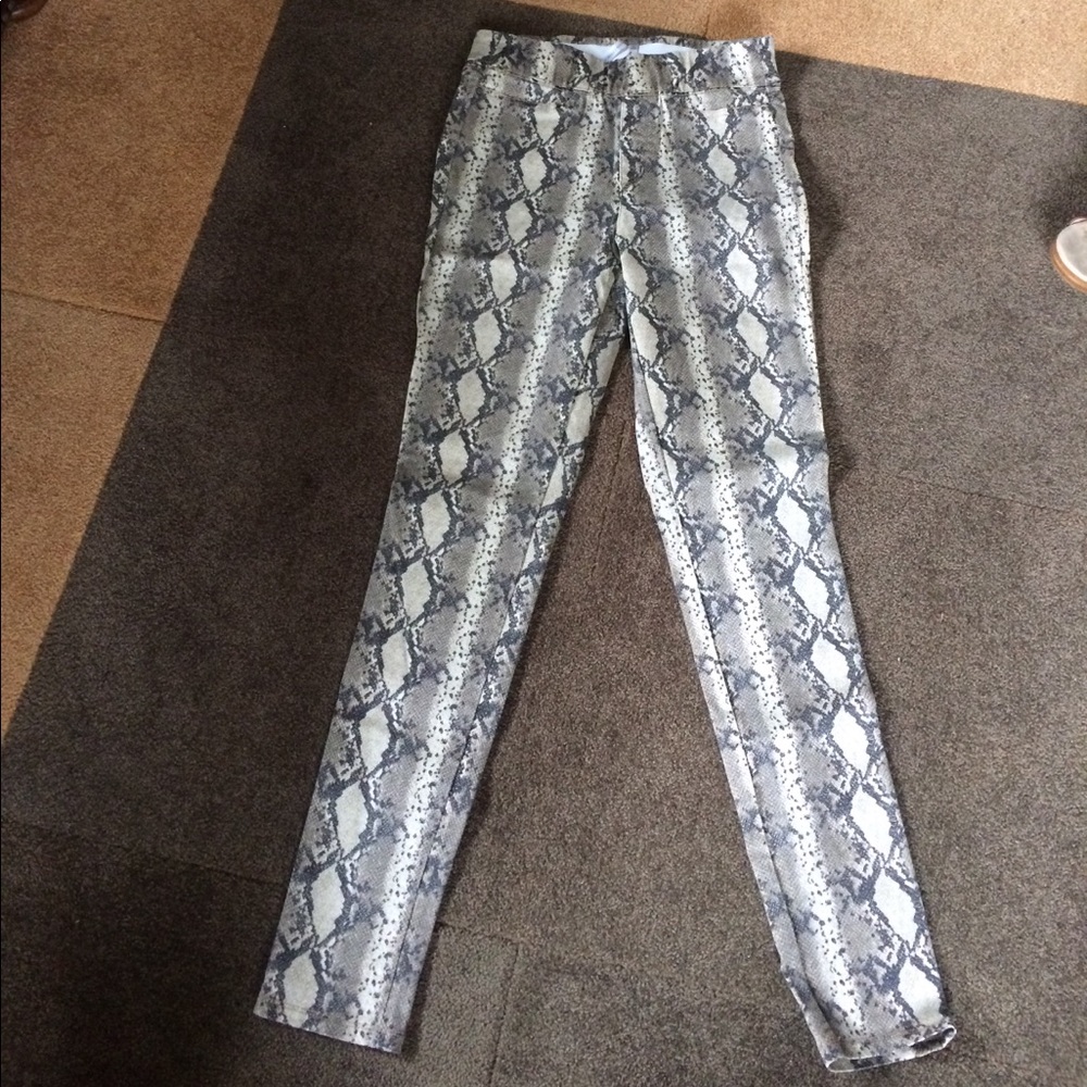 Skinny jeans; like new worn once