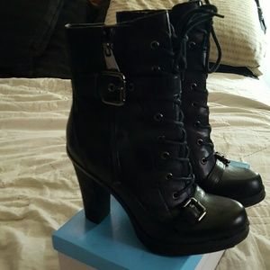 Guess black leather*SAVAGE*lace up buckle boots