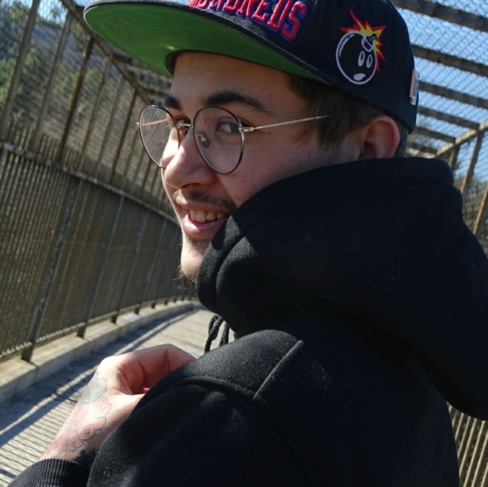 Meet your Posher, Hunter