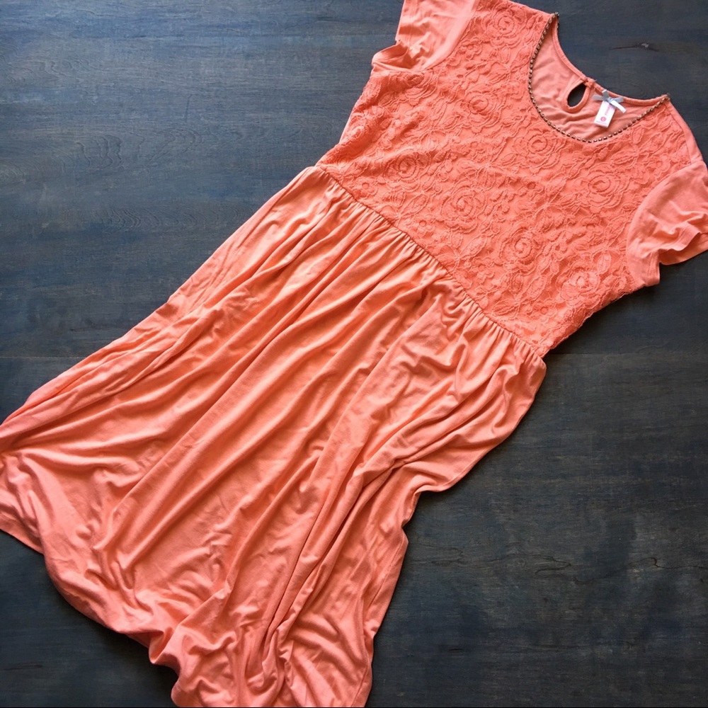 EUC Downeast peach dress with lace/jewel accents