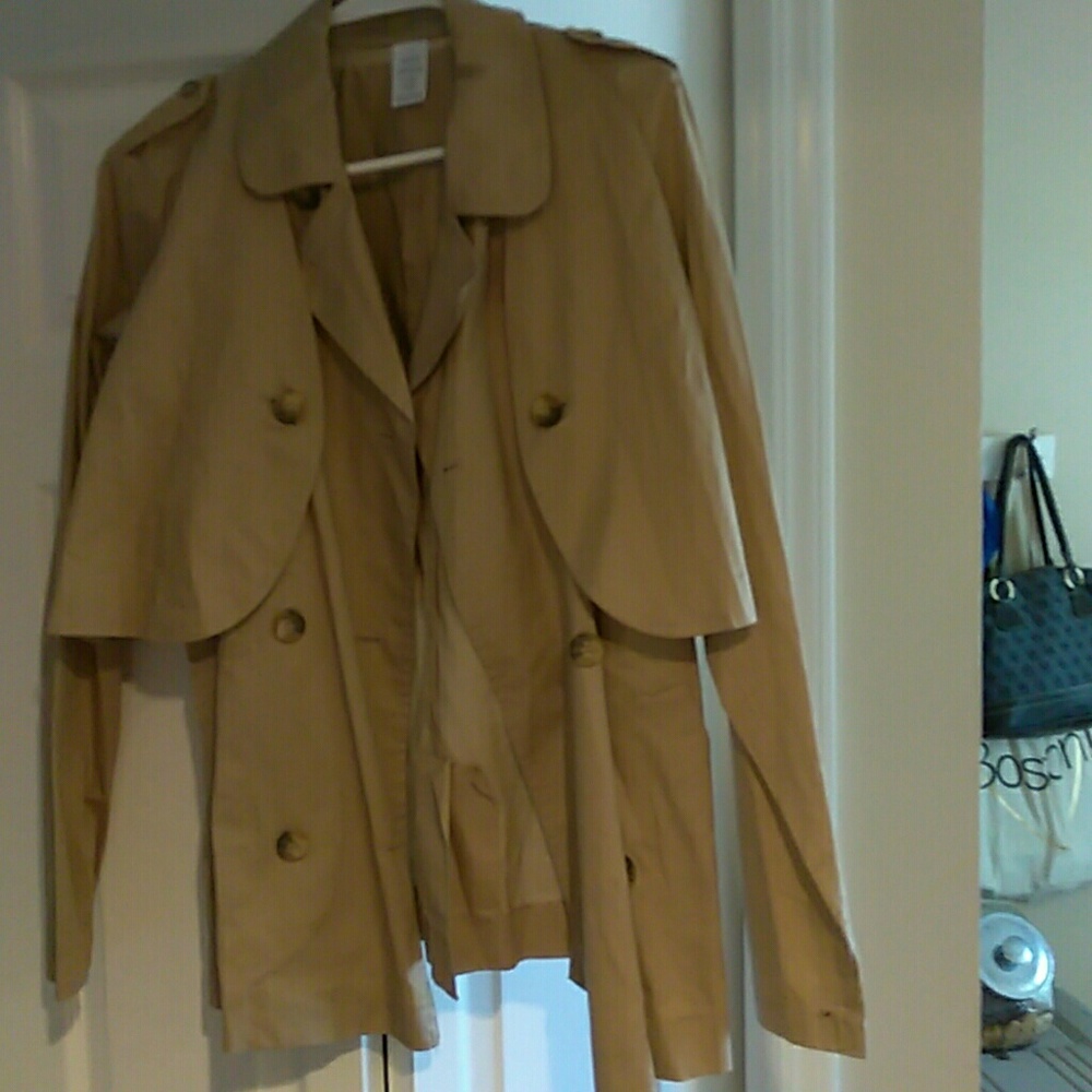 Versitile khaki jacket.