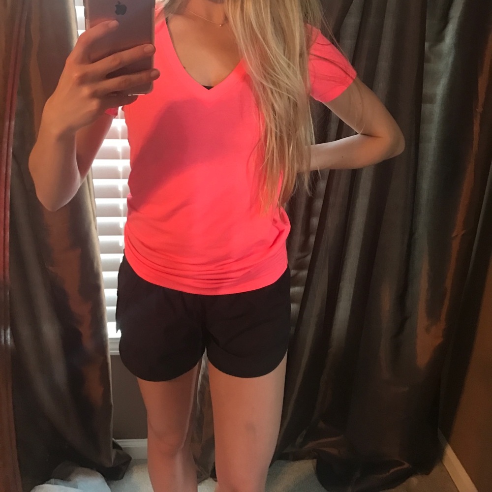 GapFit Breath athletic shirt