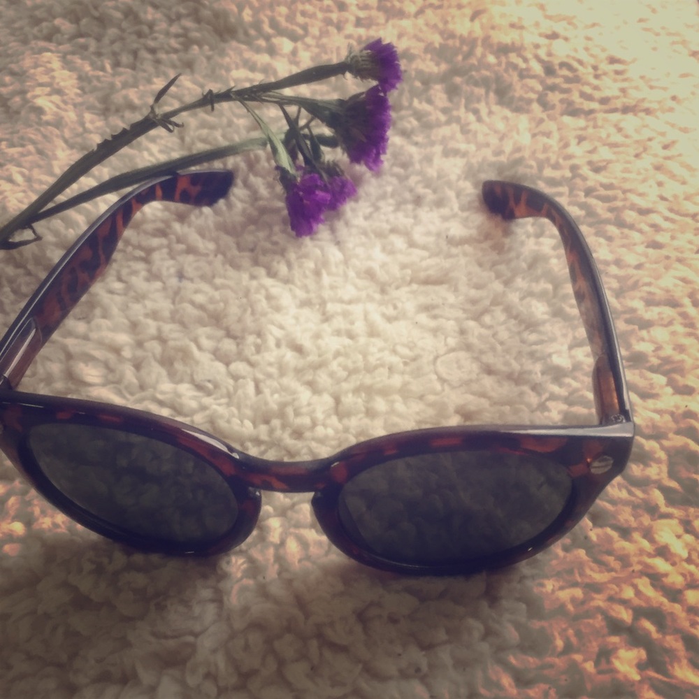 Turtle color/pattern sunnies🌞 - Picture 2 of 4