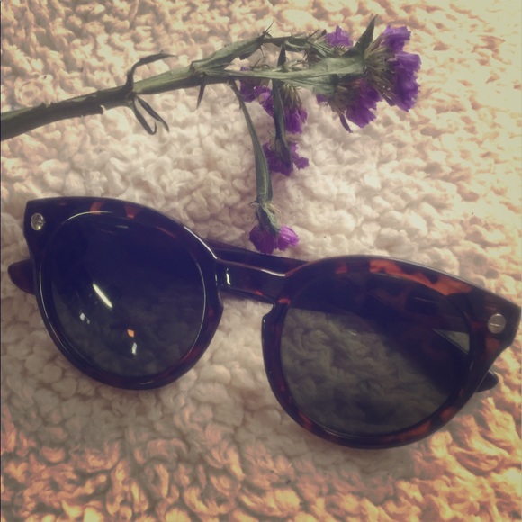 Accessories - Turtle color/pattern sunnies🌞