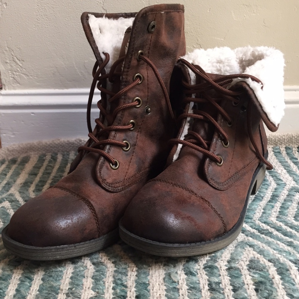 Roxy brown boots - versatile & cute!!