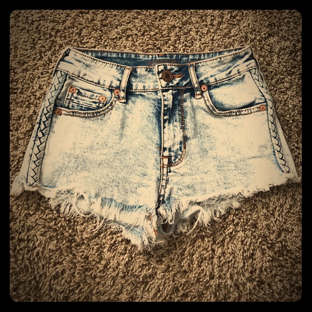 🌻KENDALL & KYLIE HIGH-RISE Shorts