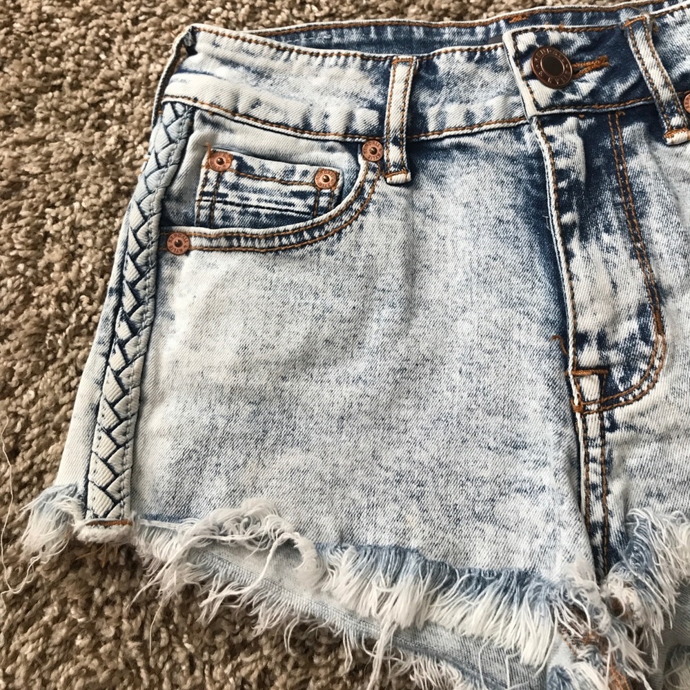 🌻KENDALL & KYLIE HIGH-RISE Shorts - Picture 4 of 8
