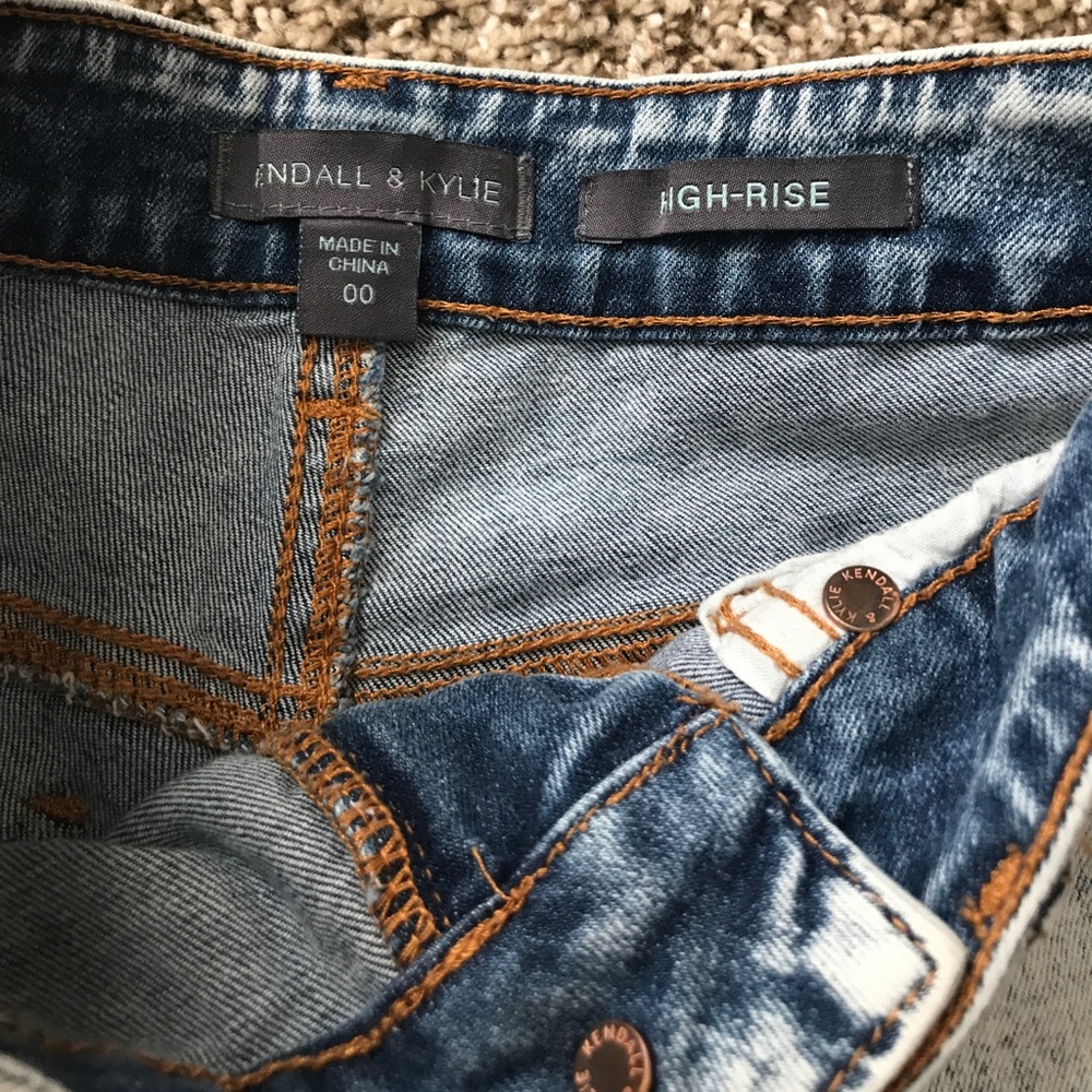 🌻KENDALL & KYLIE HIGH-RISE Shorts - Picture 6 of 8